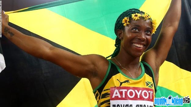 Shelly-Ann Fraser-Pryce impresses with flowers in her hair.