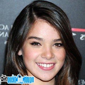 Latest Picture of Actress Hailee Steinfeld