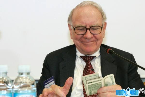 Doanh nhân Warren Buffett trở thành người giàu có thứ hai thế giới với khối tài sản lên tới 74 tỷ đô la Mỹ