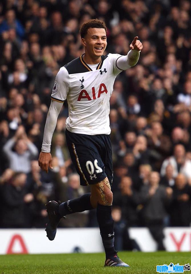 Dele Alli - cầu thủ trẻ xuất sắc nhất màu giải 2015-2016