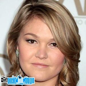 Latest Picture Of Actress Julia Stiles