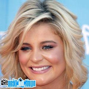 Latest Picture of Country Singer Lauren Alaina