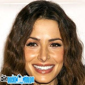 A Portrait Picture of TV Actress Sarah Shahi picture