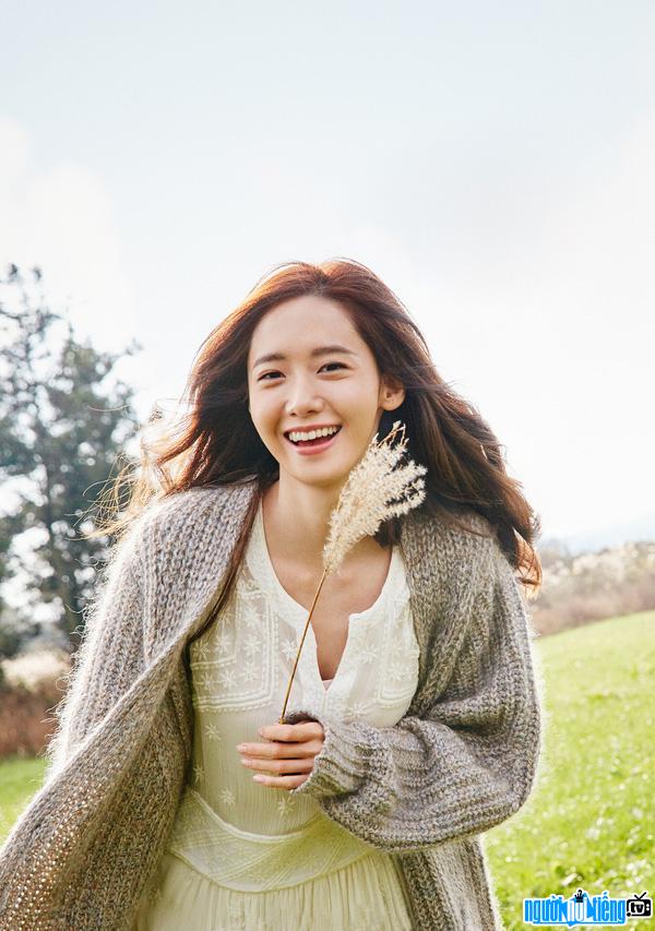  Im Yoona with a bright smile