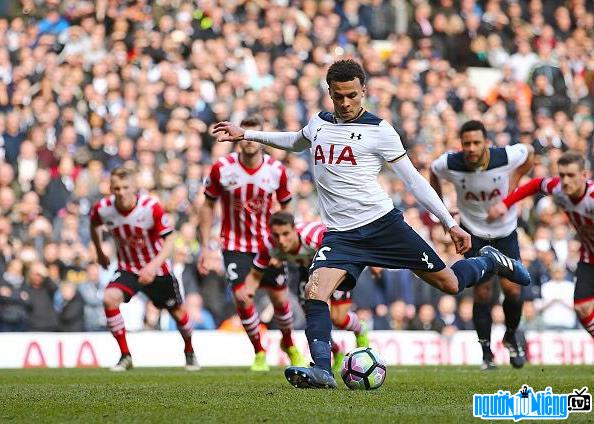 Minute rolling on Dele Alli .'s pitch