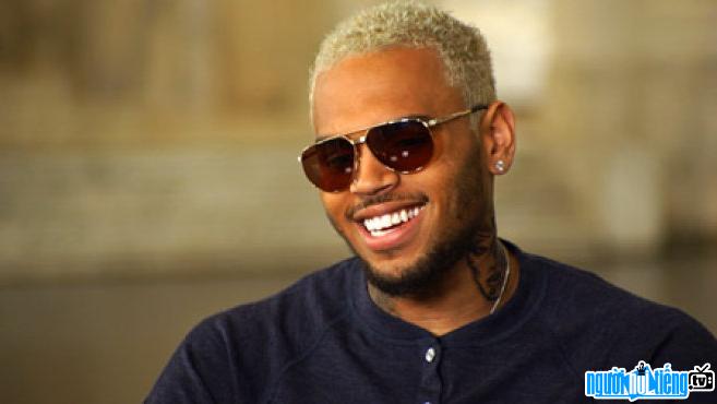 Một hình ảnh chân dung của Ca sĩ nhạc pop Chris Brown