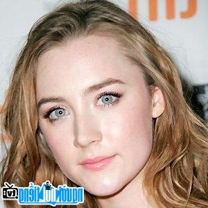 Một bức ảnh mới về Saoirse Ronan- Diễn viên nữ nổi tiếng New York City- New York