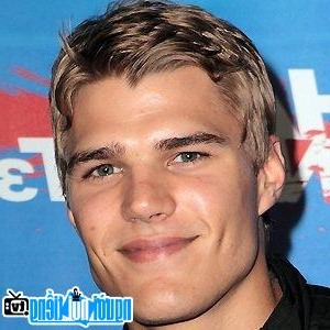 Latest Picture of TV Actor Chris Zylka