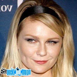 Latest Picture Of Actress Kirsten Dunst