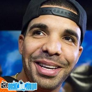 A New Photo of Drake- Famous Toronto-Canada Rapper Singer