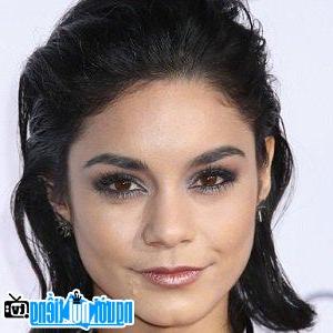 Một bức ảnh mới về Vanessa Hudgens- Ca sĩ nhạc pop nổi tiếng Salinas- California