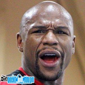 Floyd Mayweather Jr. Single to beat the boxing village