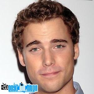 Latest Picture of Television Actor Dustin Milligan
