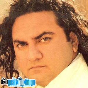 Latest Picture Of Pop Singer Taher Shah