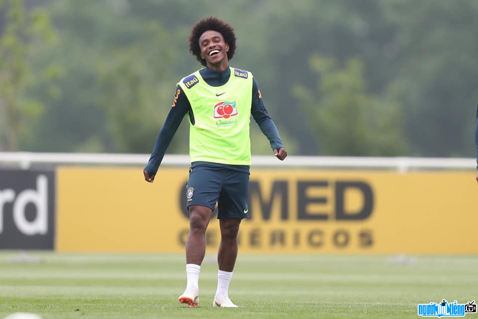 Picture of Willian player having fun on the training ground