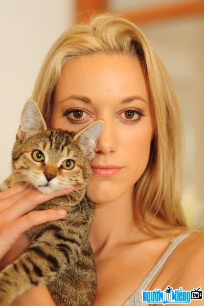 A picture of actress Zoie Palmer and her pet cat