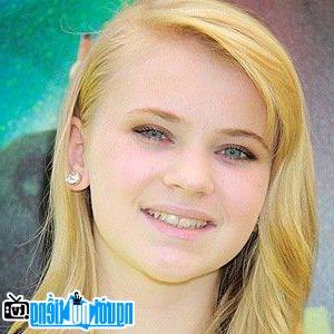 A Portrait Picture of Female Sierra McCormick Television Actress