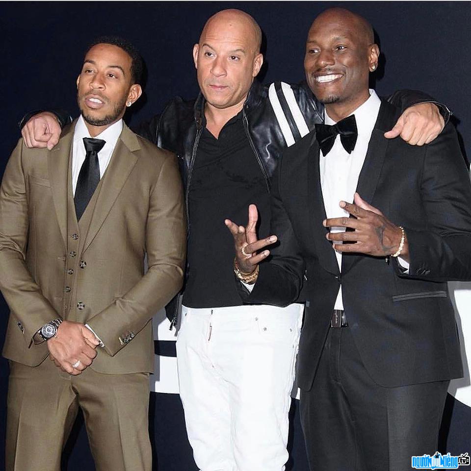 Picture of Rapper Ludacris with the two stars of "The Fast and the Furious"
