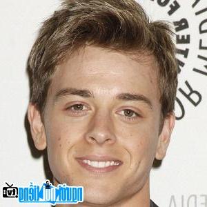 Latest pictures of Chad Duell Opera Man