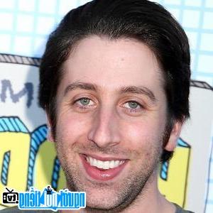 Latest Picture of TV Actor Simon Helberg