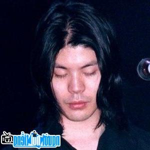 Một hình ảnh chân dung của Nghệ sĩ guitar James Iha
