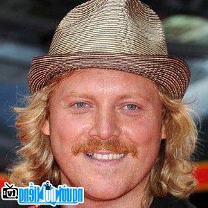 Portrait photo of Leigh Francis