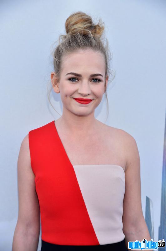 Latest pictures of TV actress Britt Robertson