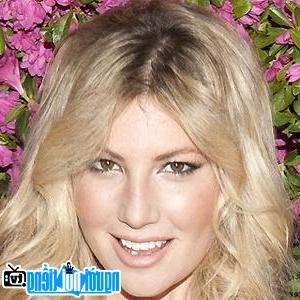 Latest Picture Of Actress Ari Graynor