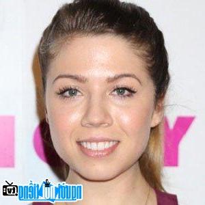 One Portrait Picture of Female Television actress Jennette McCurdy