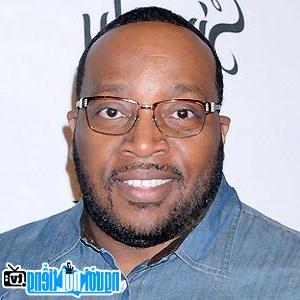 A portrait of Ca Marvin Sapp