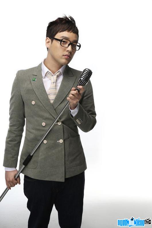 A new photo of male singer Heejun Han