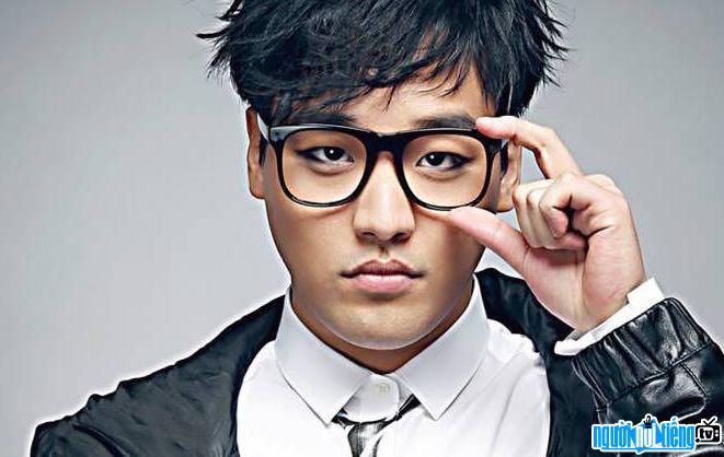 Heejun Han is a famous Korean-American male singer