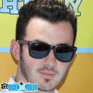 Latest Picture of Guitarist Kevin Jonas
