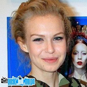Latest Picture Of TV Actress Penelope Mitchell