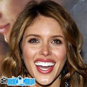 Latest Picture of TV Actress Kayla Ewell