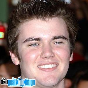 A portrait picture of Cameron Bright Actor