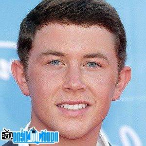 A Portrait Picture of Ca Country musician Scotty McCreery