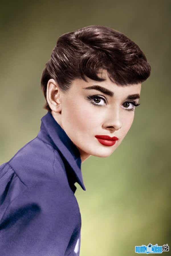 Một hình ảnh khác được dựng lại bằng photoshop của diễn viên nữ nổi tiếng Audrey Hepburn