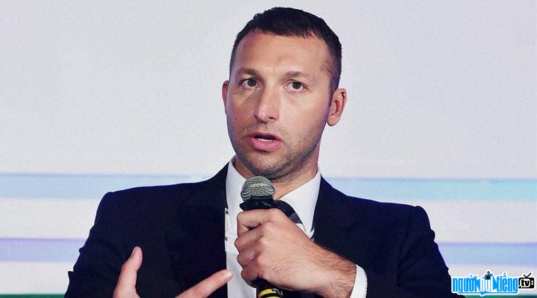 Swimmer Ian Thorpe giving a speech at a press conference