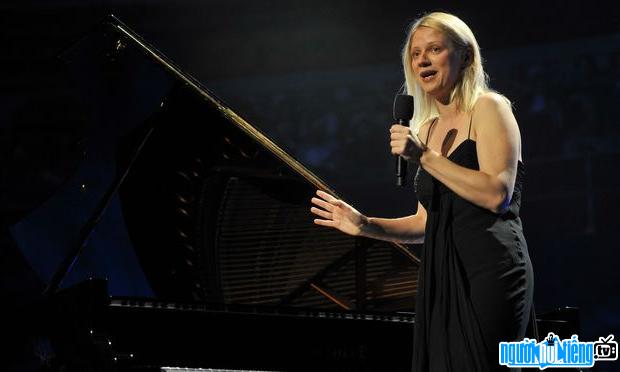 Hình ảnh nghệ sĩ pinano Valentina Lisitsa trong một buổi hòa nhạc