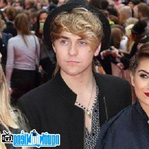 Latest Picture Of Pop Singer Mikey Bromley