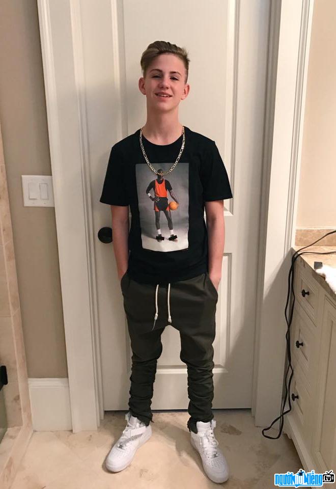 Latest pictures of singer MattyBRaps