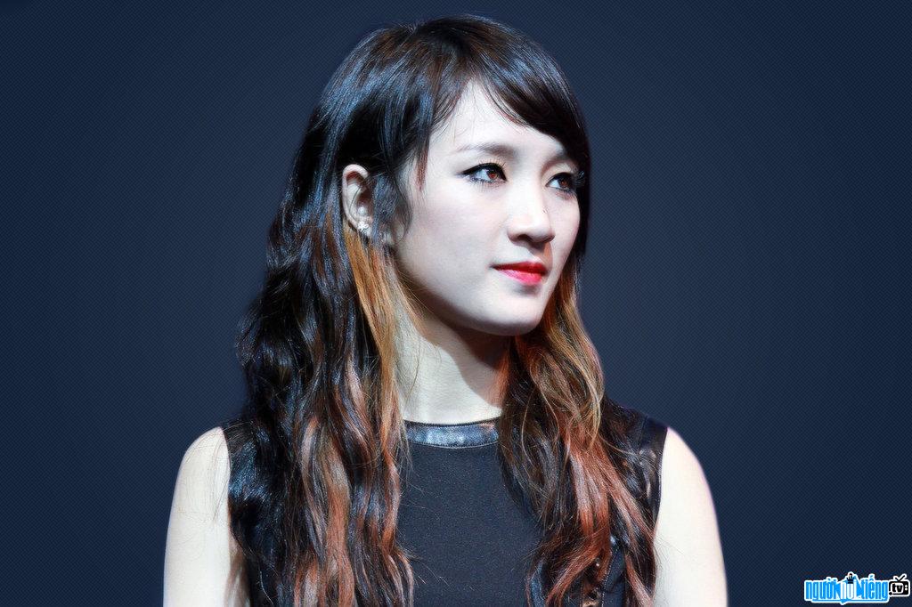 Meng Jia is one of the 4 Chinese beauties famous in the Korean entertainment market