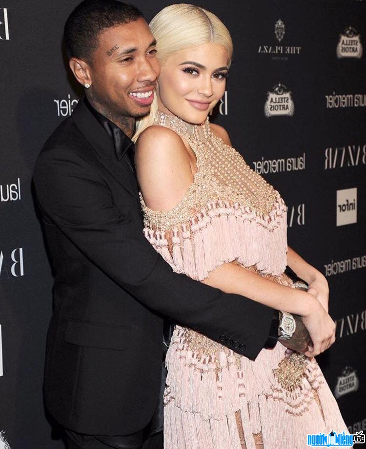 Picture of rapper Tyga in love with his girlfriend