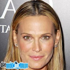 A Molly Sims Model Portrait Picture