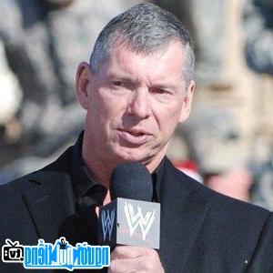 Một hình ảnh chân dung của Doanh nhân Vince McMahon