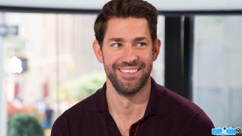 Một hình ảnh chân dung của Nam diễn viên truyền hình John Krasinski