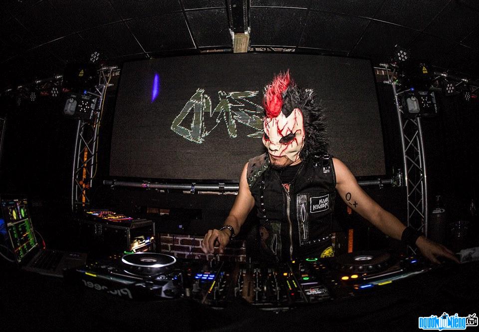 Image of DJ BL3ND performing on a music stage