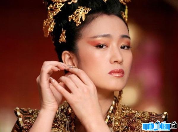 The shape of actor Gong Li In the movie
