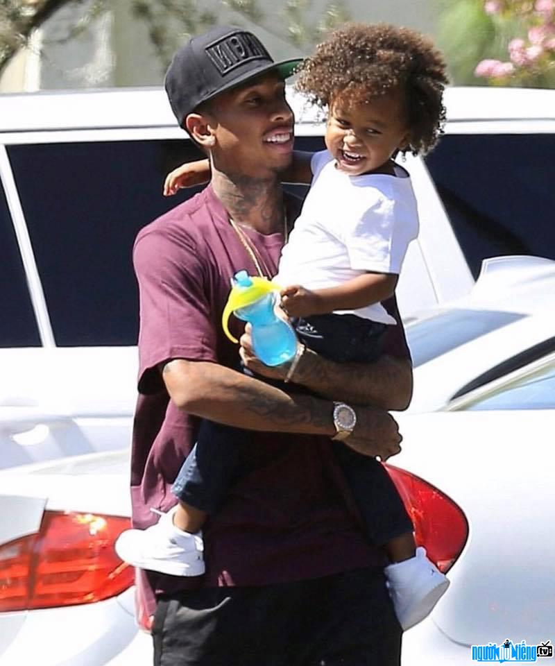 Picture photo of rapper Tyga and his son